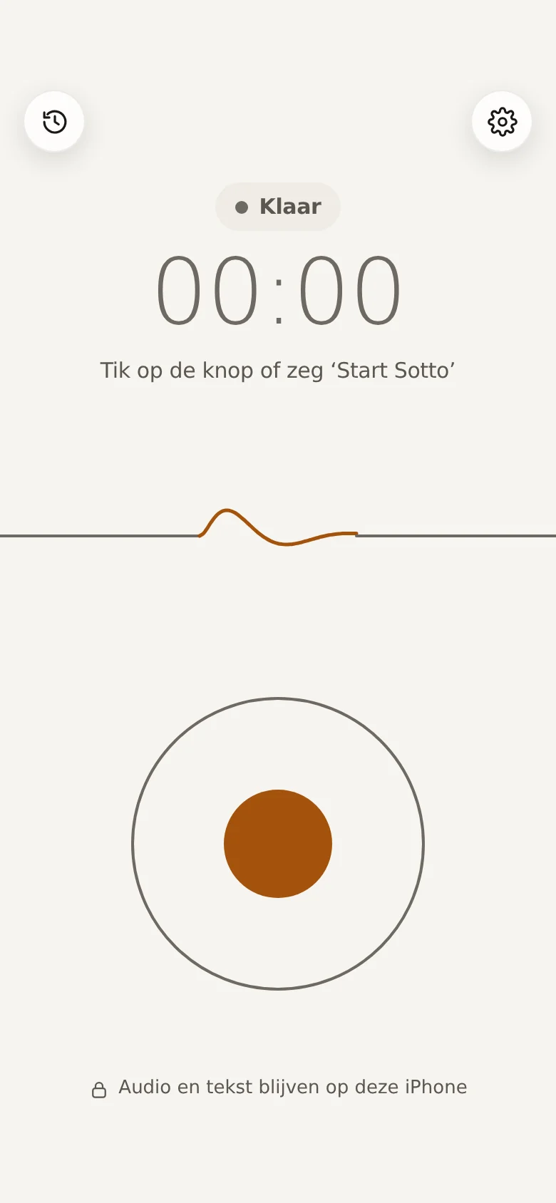Het opnamescherm van Sotto in rust: een grote ronde knop en de tekst Klaar.